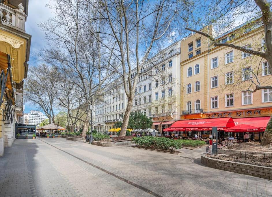 Liszt Ferenc Square Panorama Apt, Budapest
